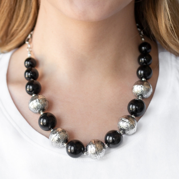 Paparazzi: Floral Fusion, Black - Picture 4 of 4